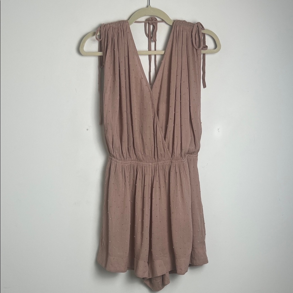 NEW Easel Dusty Rose Swiss Dot Ruched Shoulder Pockets Bohemian Romper‎ Size S